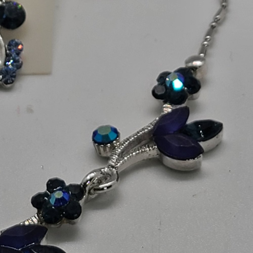 Y Necklace & Earrings Set, Blue & Silver - Picture 3 of 6